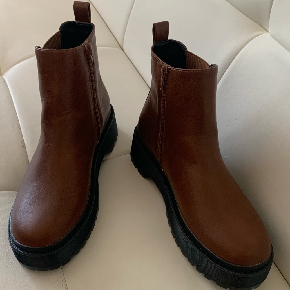 Brown boots woman’s